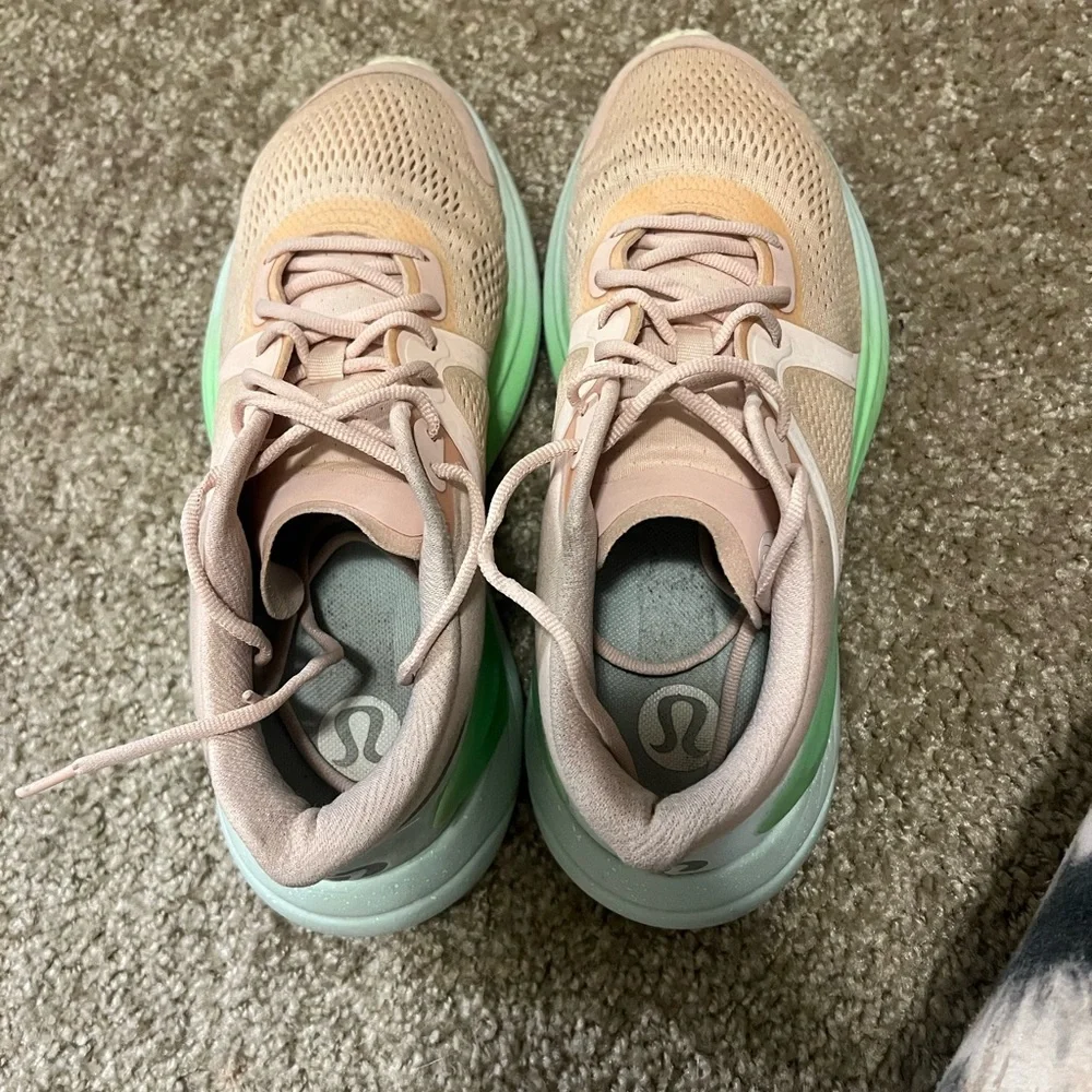 Lululemon BlissFeel‎ run sneaker 8.5
